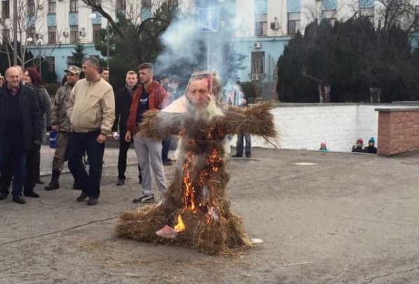Erdogan effigy burned in Simferopol
