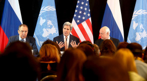 Russian Foreign Minister Sergei Lavrov (L), U.S. Secretary of State John Kerry and UN Special Envoy for Syria, Staffan de Mistura at news conference in Munich, Germany, Feb 12, 2016. (Michael Dalder, Reuters)