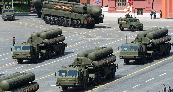 S-400 Triumph/SA-21 Growler medium-range and long-range surface-to-air missile systems at the military parade