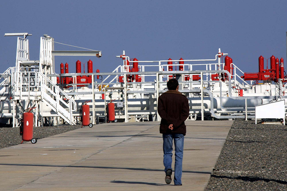 A workers walks towards an installation at the Blue Stream gas pipeline in Samsun, northern Turkey, 16 November 2005 A workers walks towards an installation at the Blue Stream gas pipeline in Samsun, northern Turkey, 16 November 2005