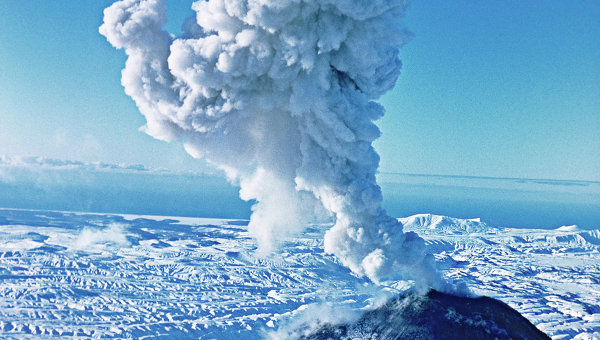 Kamchatka Volcano Spews Out 6km High Ash Cloud