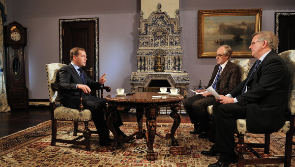 Medvedev Questions French Recognition of Syrian Opposition