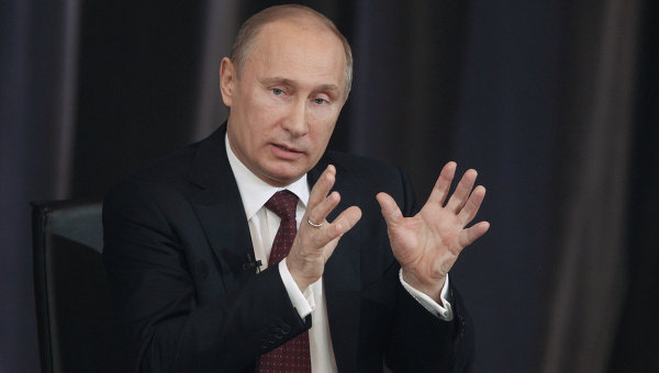 Putin Speaks Patriotism, Corruption with Campaign Staff