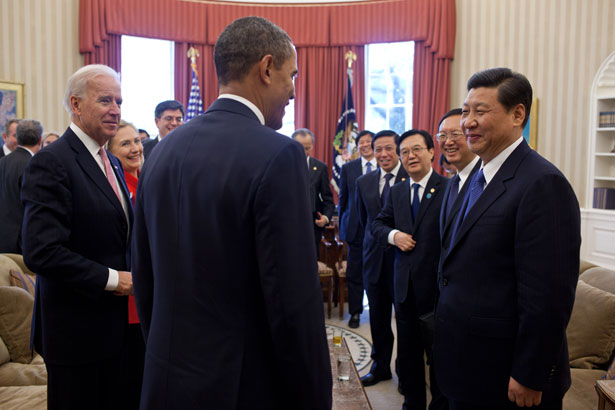 United States, China Compete for Russia`s Favor
