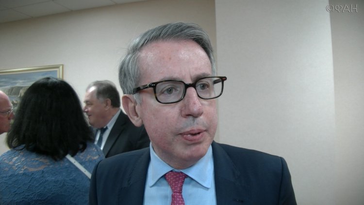 Советник министра по связям с общественностью посольства США в Москве Томас Лири