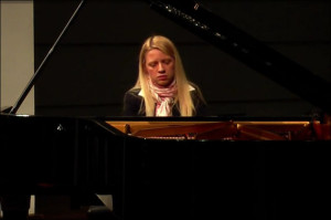 Valentina Lisitsa in performance in Hanover, Germany in 2009 (YouTube image)