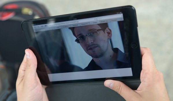 Snowden may stay at airport transit zone unlimited amount...
