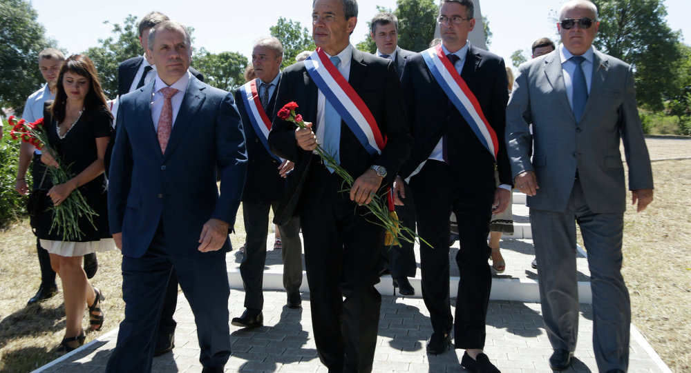French MPs `Put Paris Back in Its...