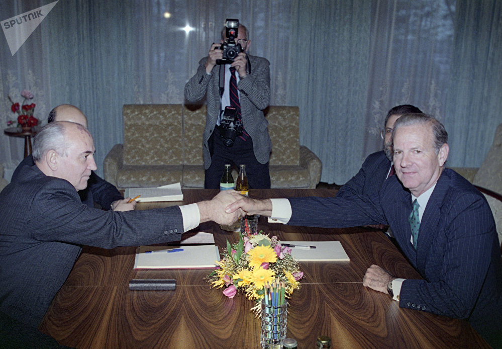 Talks between Mikhail Gorbachev and US Secretary of State James Baker. 1990. Talks between Mikhail Gorbachev and US Secretary of State James Baker. 1990.