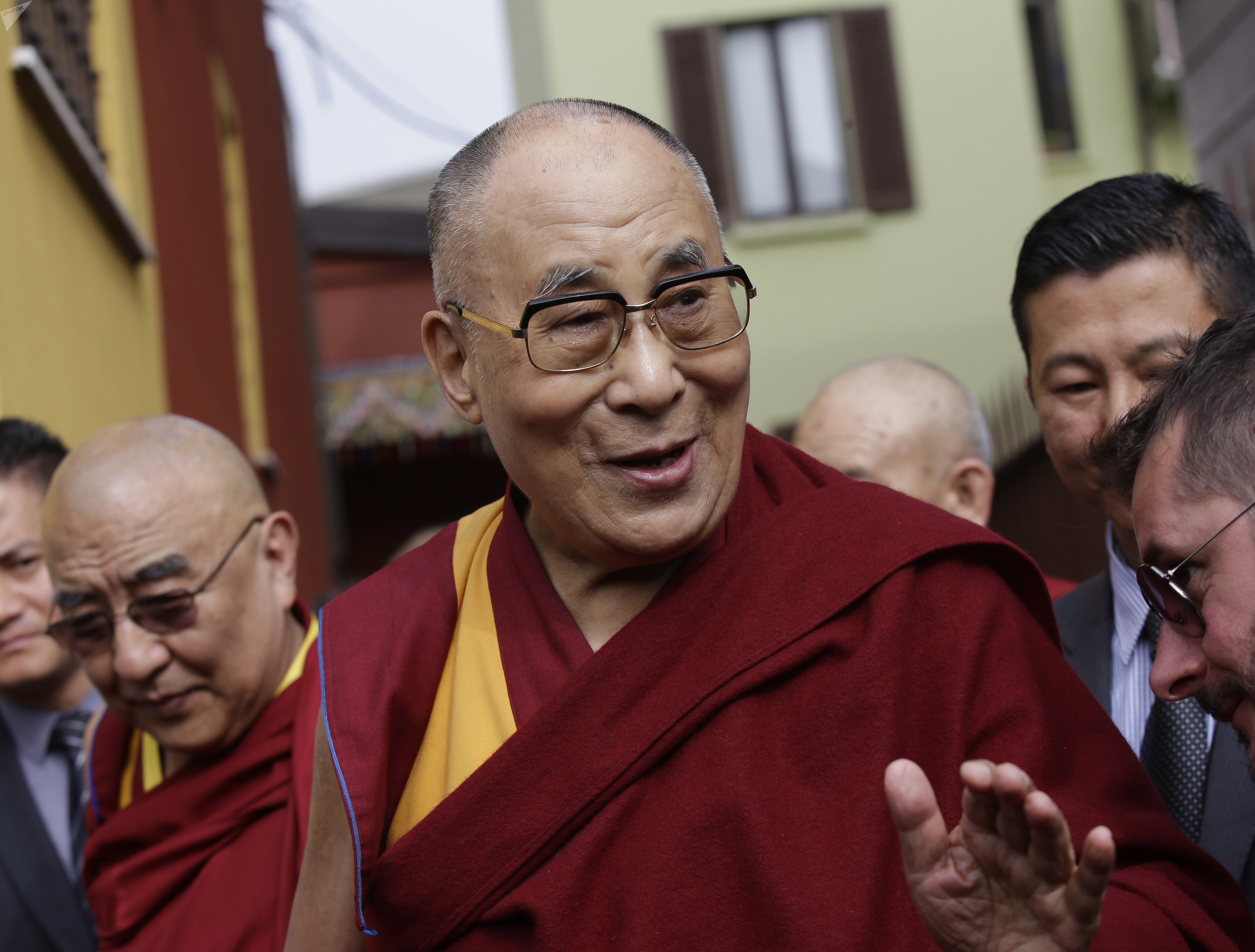 Dalai Lama Tenzin Gyatso, center, leaves a Tibetan Buddhist institute, in Milan Dalai Lama Tenzin Gyatso, center, leaves a Tibetan Buddhist institute, in Milan