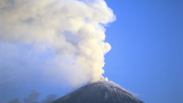 Eurasia’s Highest Volcano Spews Ash Up to 6.2 Miles