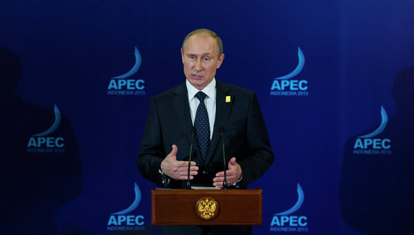 Russia`s Putin Hails Obama For `Averting Tragedy` in Syria