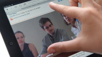 Snowden still in transit zone, but wants to live in...