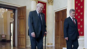 Czech President Milos Zeman (L) and Macedonian President Gjorge Ivanov (R) in Kremlin, 09 May 2015